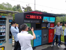 德瀾仕智能垃圾箱分類精細(xì)、模式高端，已成功覆蓋400余城